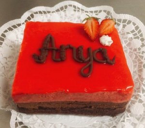 5 szeletes Csoki-eper mousse, felirattal, dobozban