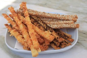 Sós pálcika (köményes, szezámos, sajtos)